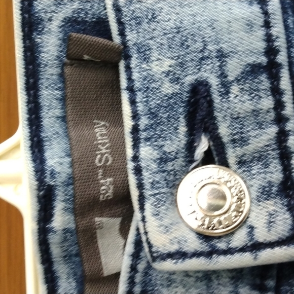 LEVI'S 504 SKINNY STRETCH JEANS SIZE 7 OR 28X32 - Picture 3 of 8